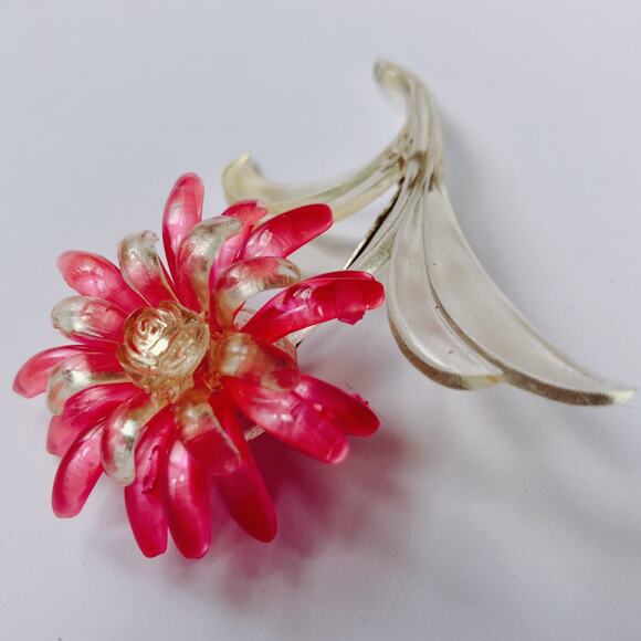 VTG 40s Brooch Pink Lucite Flower C Clasp Molded Retro Mid Century Pin - Picture 6 of 9